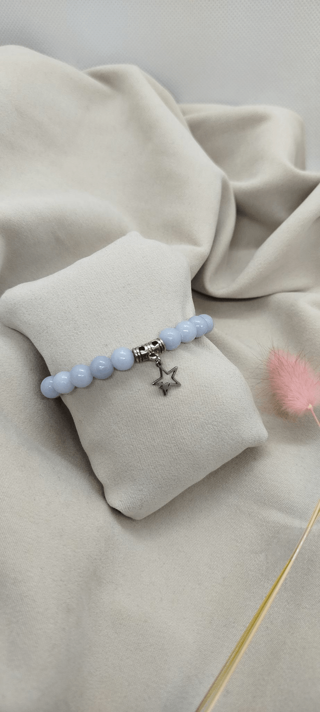 N° 380. Bracelet 15 cm en pierres naturelles de 8 mm (angélite). 