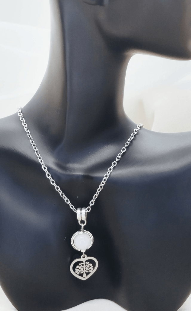 Collier acier inoxydable 50 cm agrémenté d'un pendentif "arbre de vie cœur" et d'une pierre naturelle quartz rose.