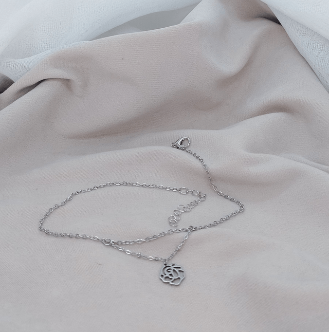 Chaîne de cheville en acier inoxydable ornée d'un pendentif "rose".