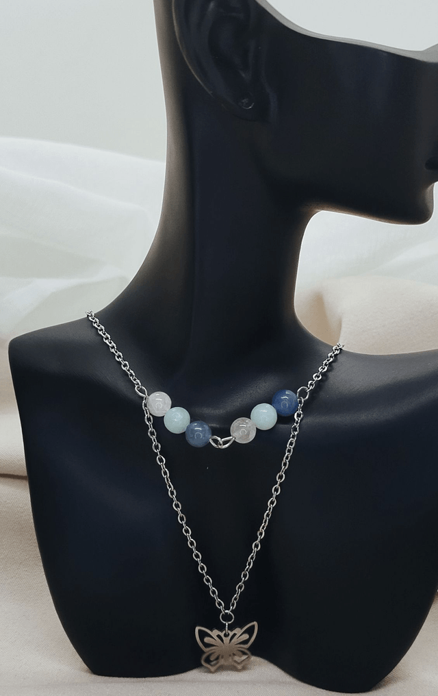 Collier acier inoxydable 42 cm agrémenté d'un pendentif "papillon" et de pierre naturelles amazonite, aventurine bleue et quartz tourmaline.