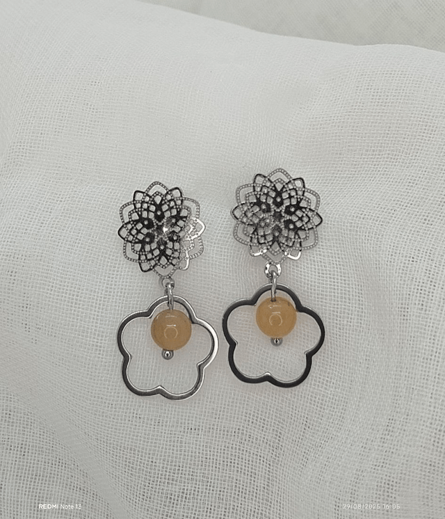 Clous d'oreilles "fleur" et anneau "fleur" en acier inoxydable et perles naturelles aventurine orange 6 mm 