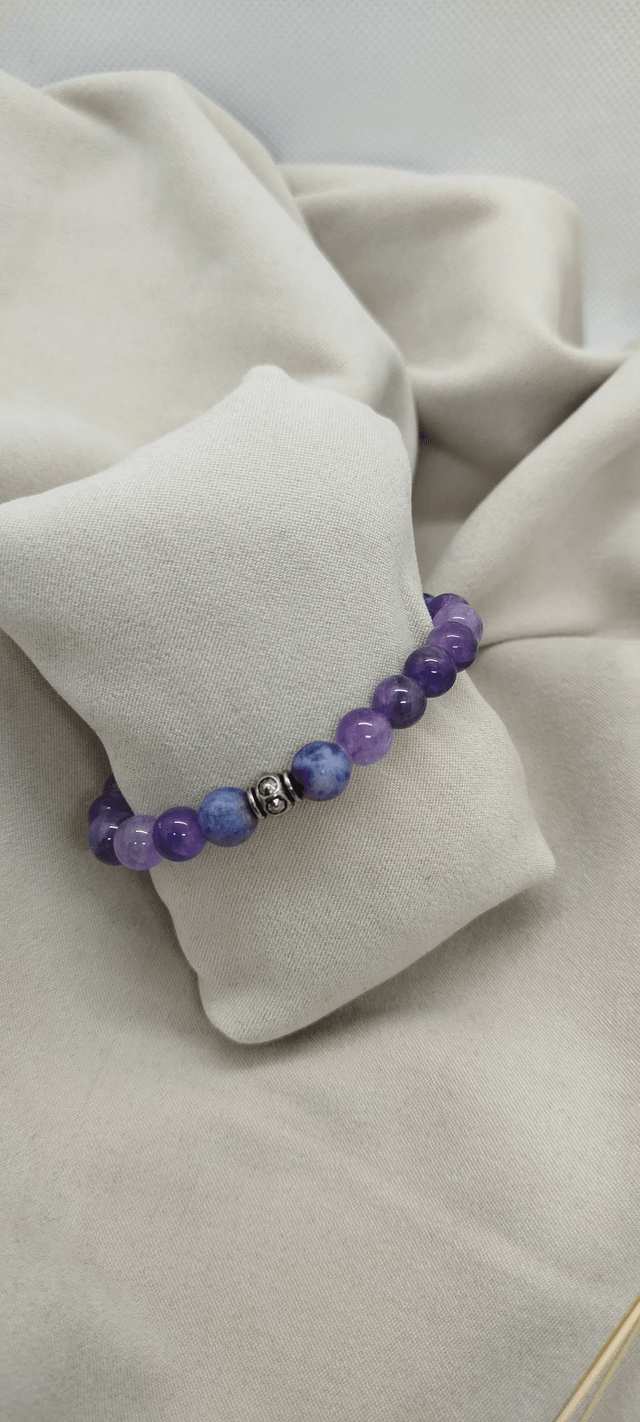 N° 402. Bracelet 16 cm en pierres naturelles de 8 mm (améthyste, sodalite). 