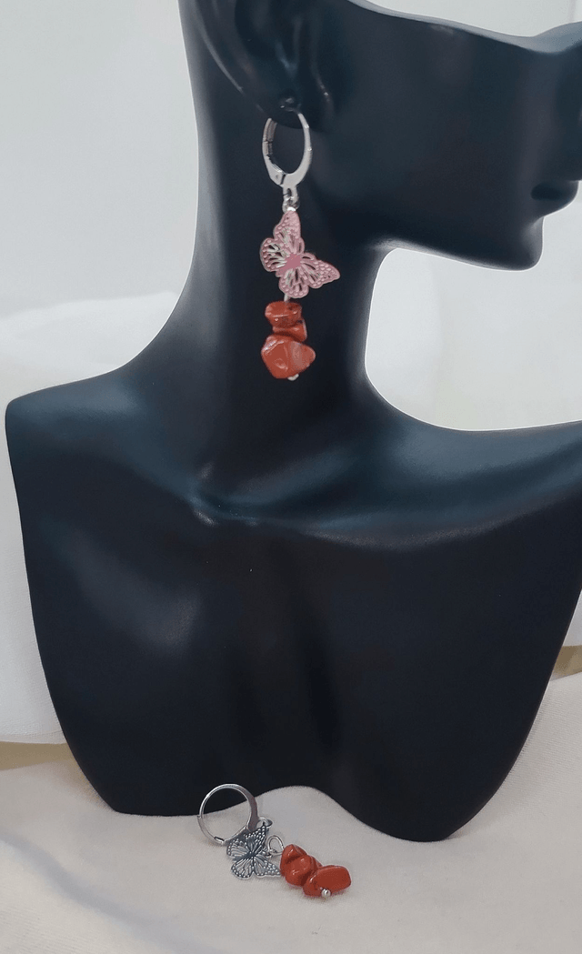 Dormeuses d'oreilles et pendentif "papillon" en acier inoxydable avec pierres naturelles baroques (jaspe rouge)