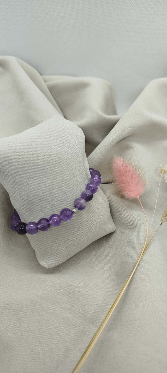 N° 361. Bracelet 16 cm en pierres naturelles de 8 mm (améthyste). 