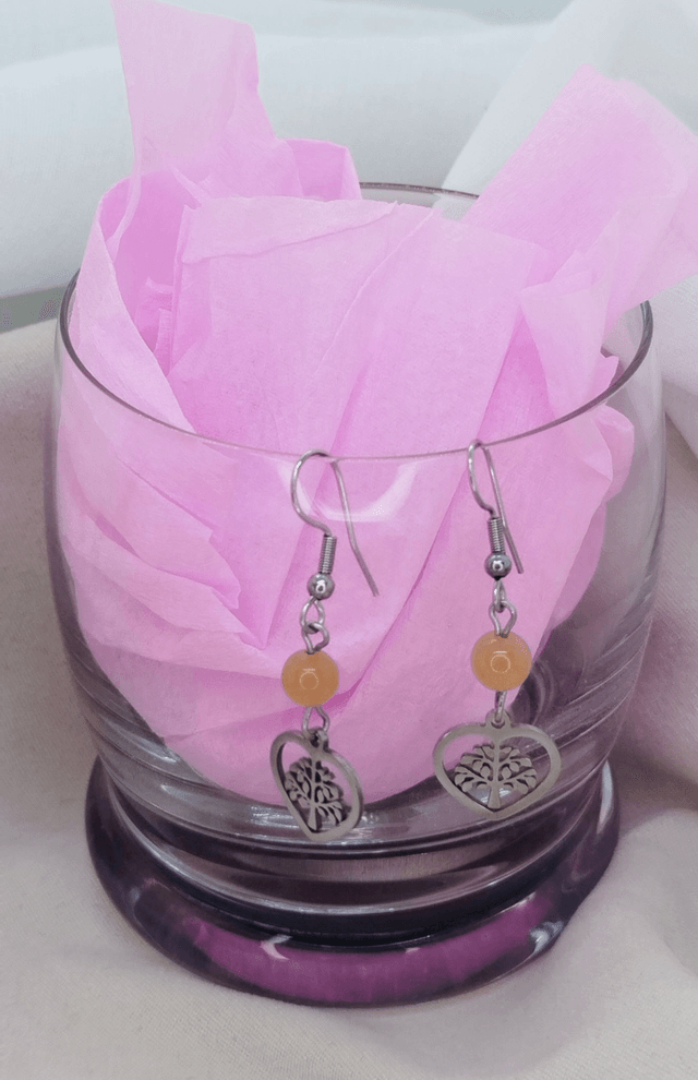 Boucles d'oreilles crochets en acier inoxydable ornées d'une pierre naturelle et d'un pendentif "arbre de vie cœur".
