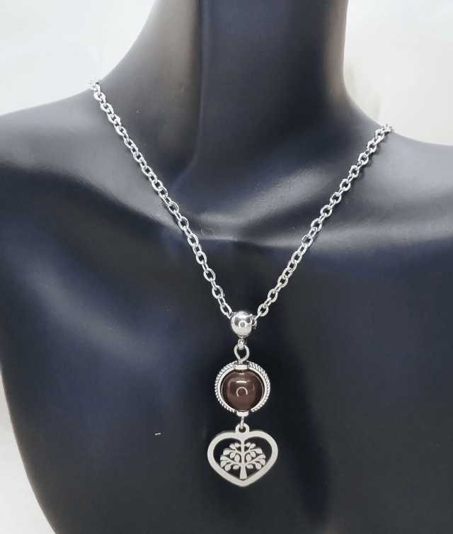 Collier chaîne acier inoxydable 50 cm agrémenté d'un pendentif "arbre de vie cœur" et perle pierre naturelle agate marron.