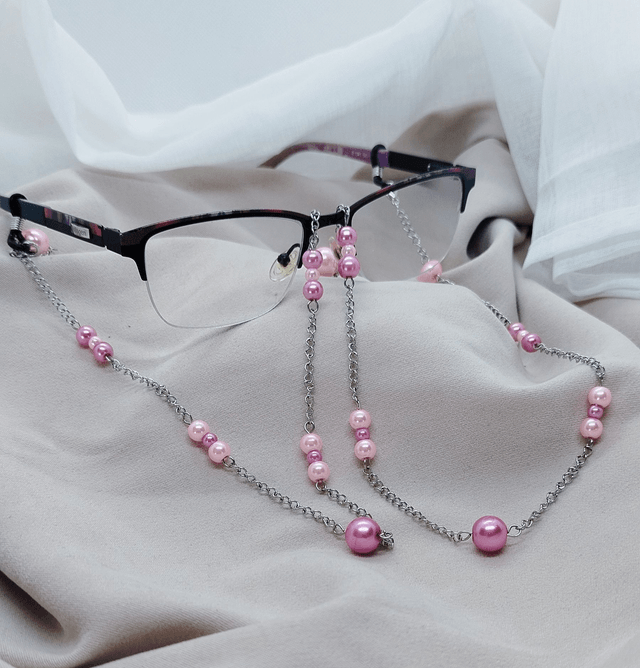 Chaîne de lunettes acier inoxydable et perles acrylique, embouts silicone, longueur 75 cm.