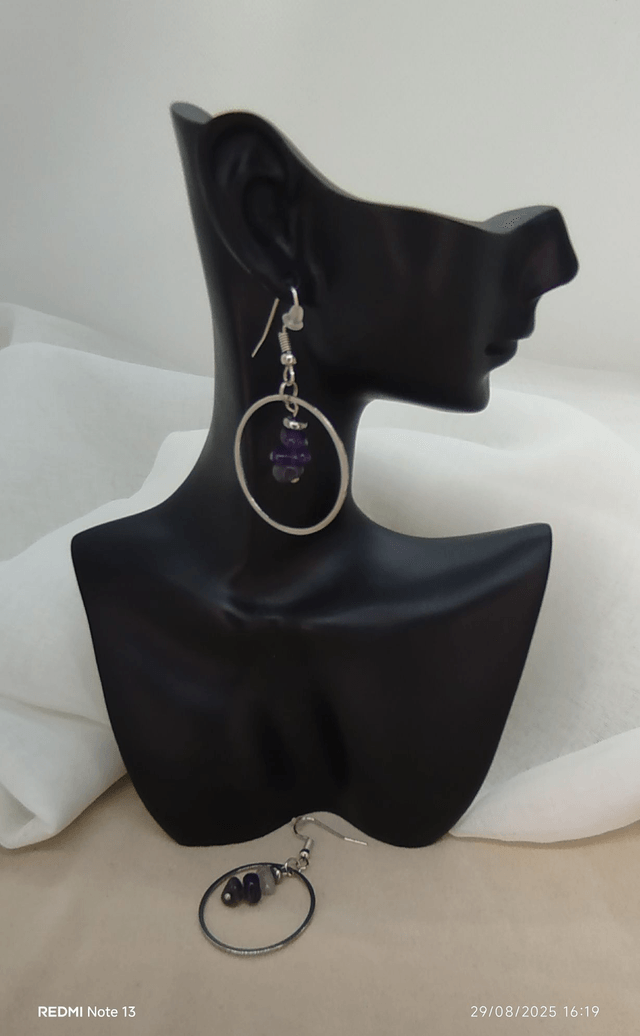 Boucles d'oreilles à crochets et anneau en acier inoxydable et pierres naturelles baroques améthyste.