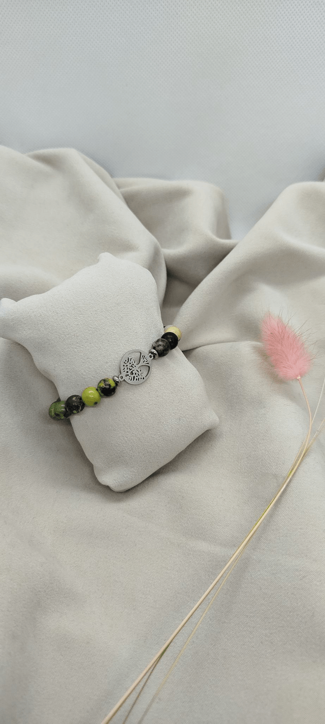 N° 385. Bracelet 15 cm en pierres naturelles de 8 mm (chrysoprase). 