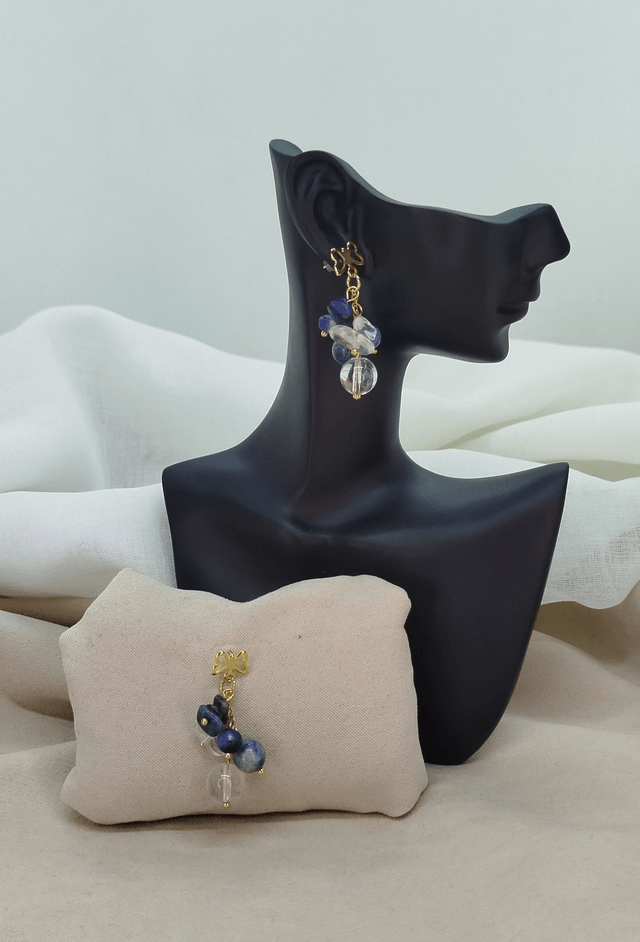 Clous d'oreilles "papillons dorés" acier inoxydable avec pierres baroques naturelles (sodalite, cristal de roche)