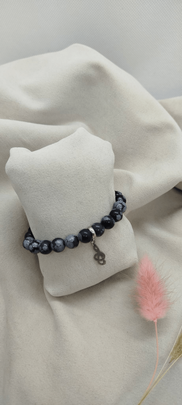 N° 392. Bracelet 16 cm en pierres naturelles de 8 mm (obsidienne flocon de neige). 