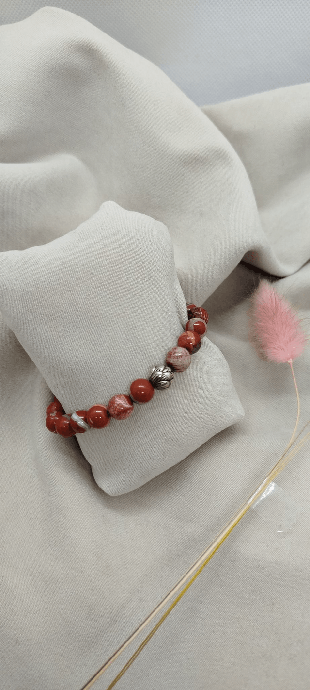 N° 372. Bracelet 16 cm en pierres naturelles de 8 mm (jaspe rouge). 