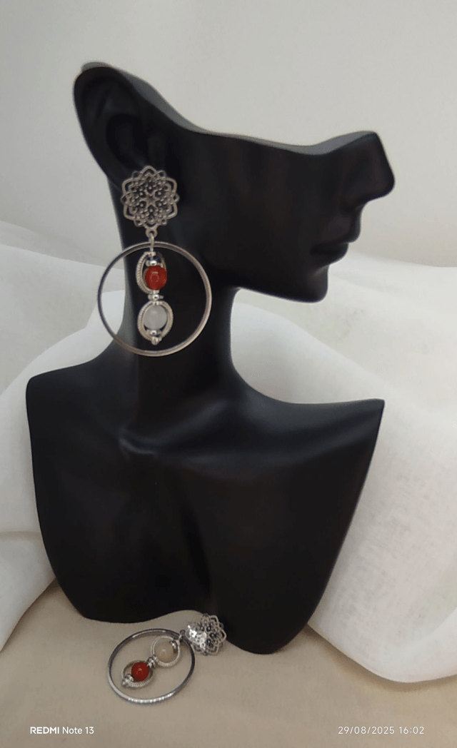 Clous d'oreilles forme "fleur" et anneaux en acier inoxydable, et pierres naturelles 6 mm cornaline et aventurine rose.