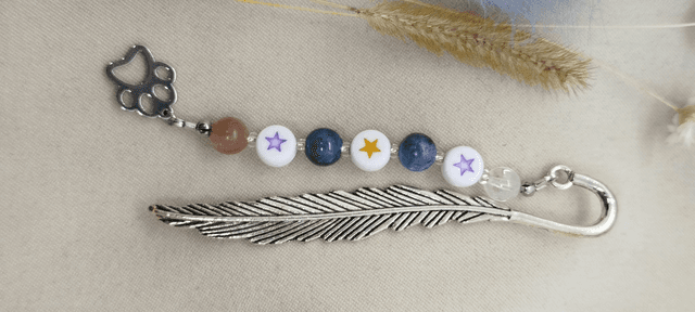 Marque-pages style tibétain avec pierres naturelles (sodalite, cristal de roche, apatite, pierre de lune)